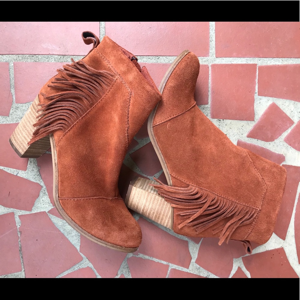 EUC TOMS FRINGE BOOTIES- SIZE 7
